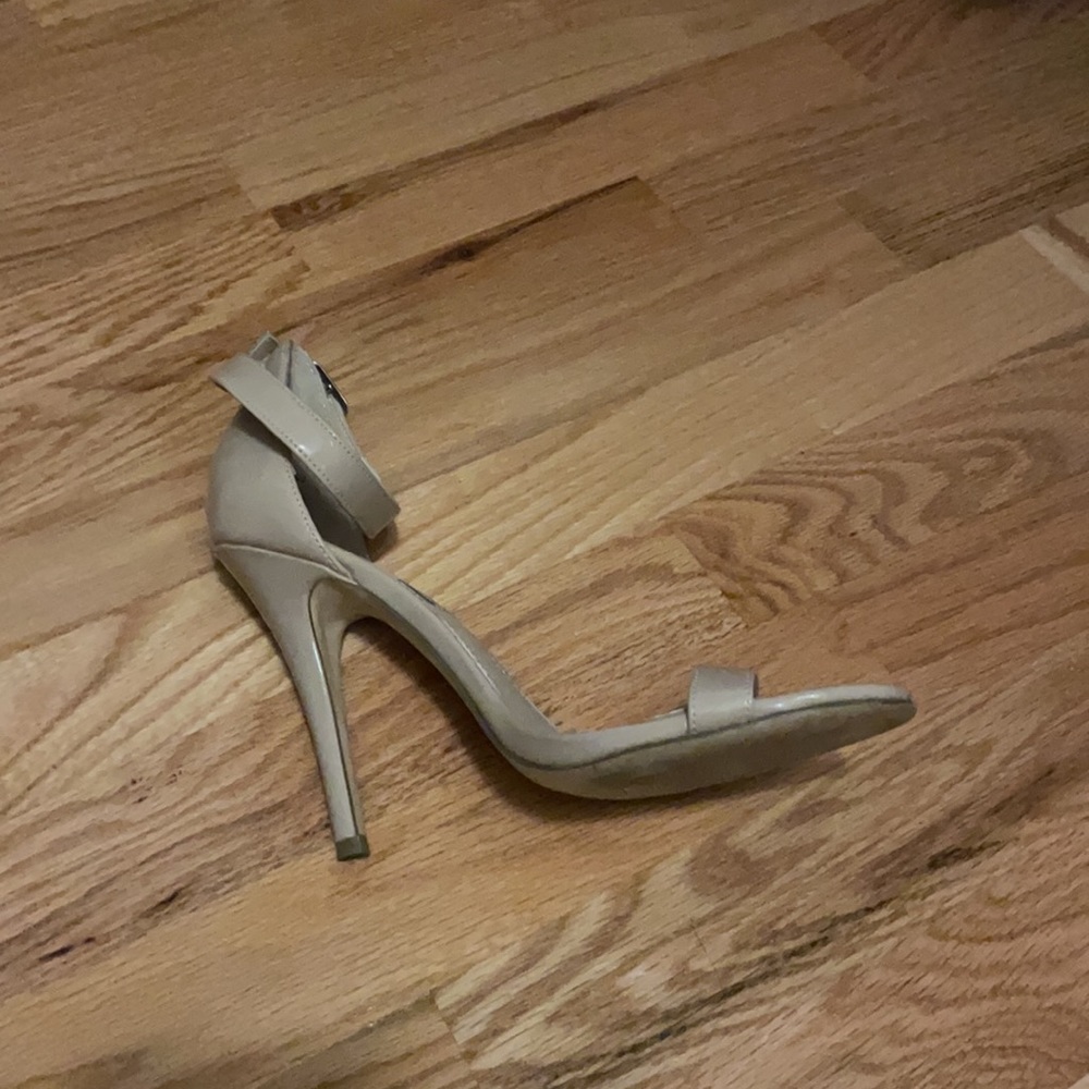 Heels - Picture 3 of 3